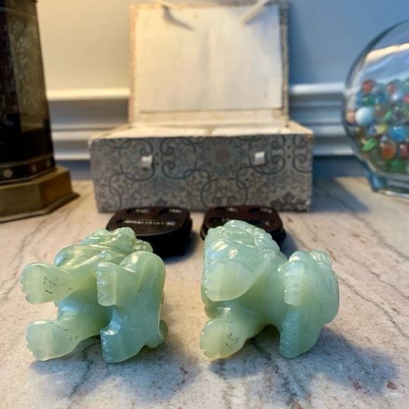 Vintage Pair Of Jade Foo Dogs With Wooden Stand & Original Box - Picture 6 of 15